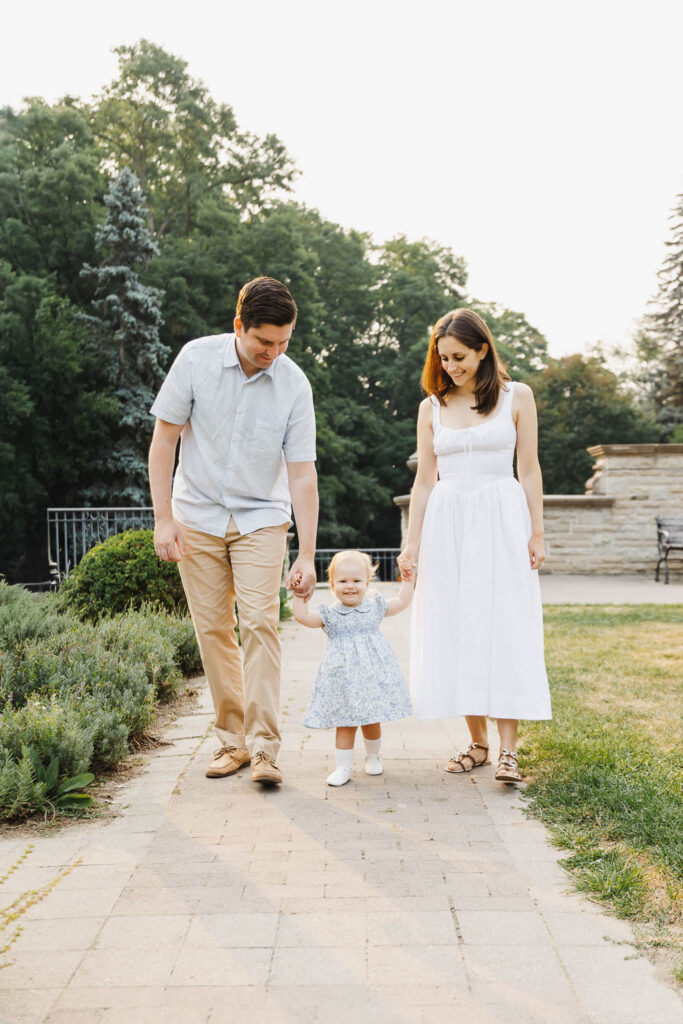 Summer Family Photos at Alexander Muir Memorial Gardens 10 Early morning family photoshoot at Alexander Muir Memorial Gardens