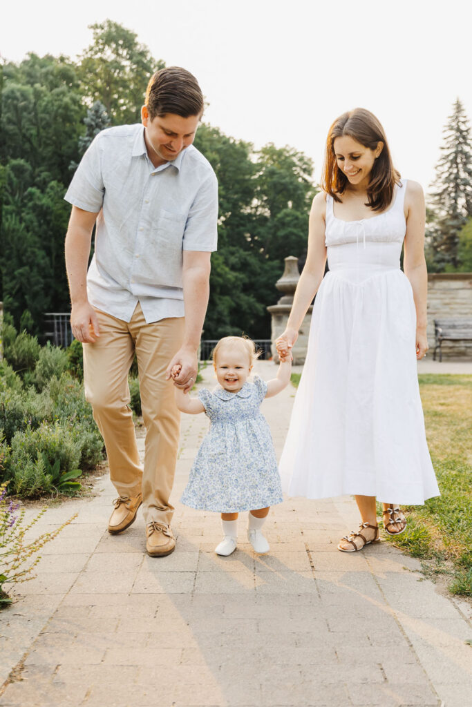 Summer Family Photos at Alexander Muir Memorial Gardens 9 family photos taken at Alexander Muir Memorial Gardens