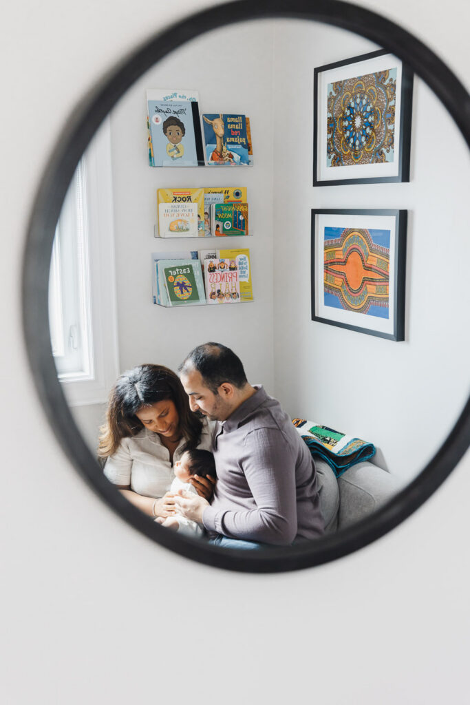 natural newborn photos Toronto cozy home setting